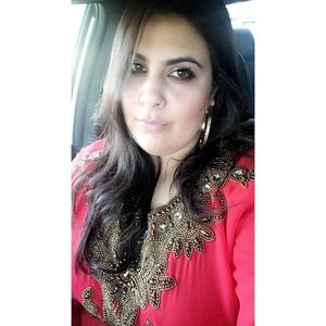 Meet your Posher, Dina